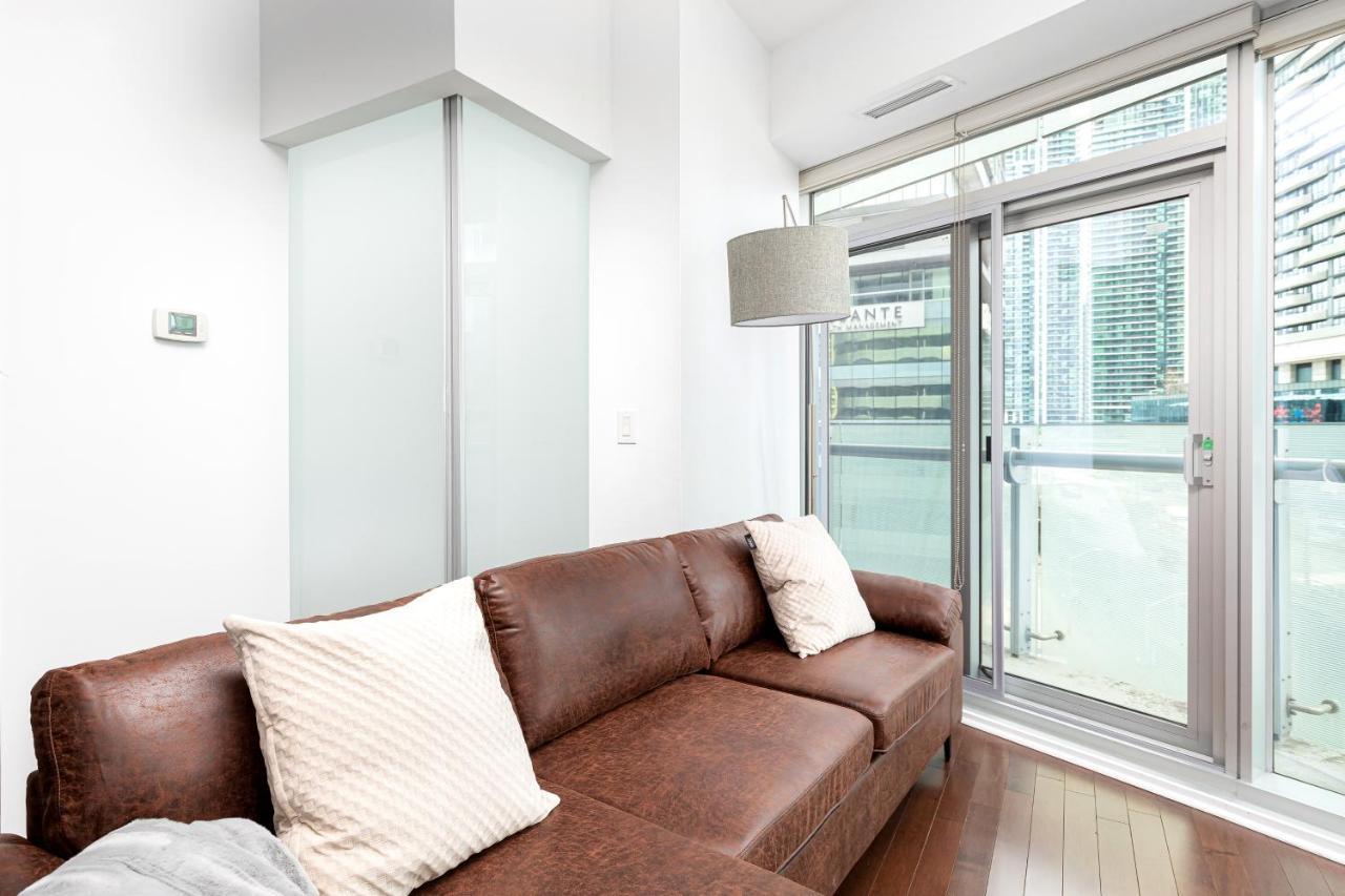 Luxury Downtown Near Cn Tower With Parking *