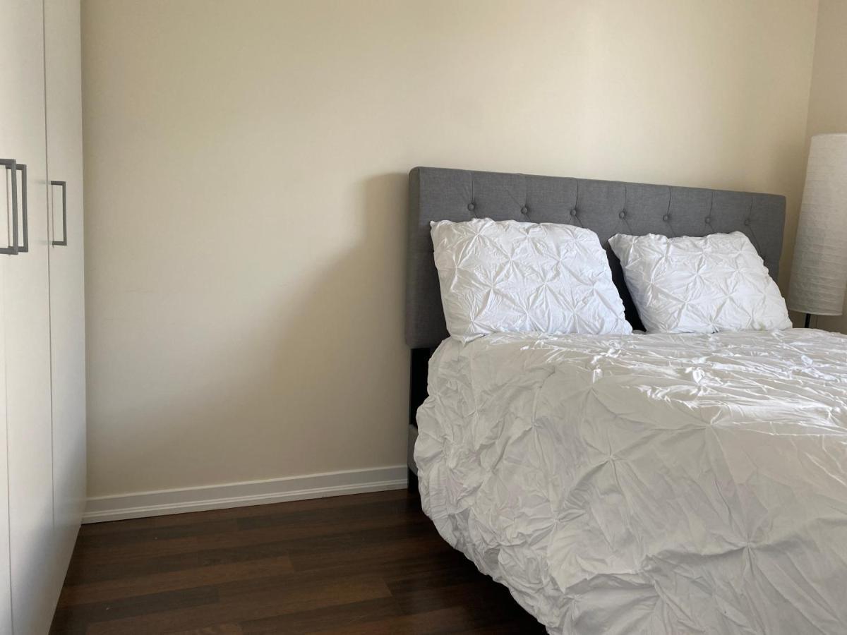 Apartment Beautiful Cozy Entire 1-bedroom Unit + Balcony Toronto