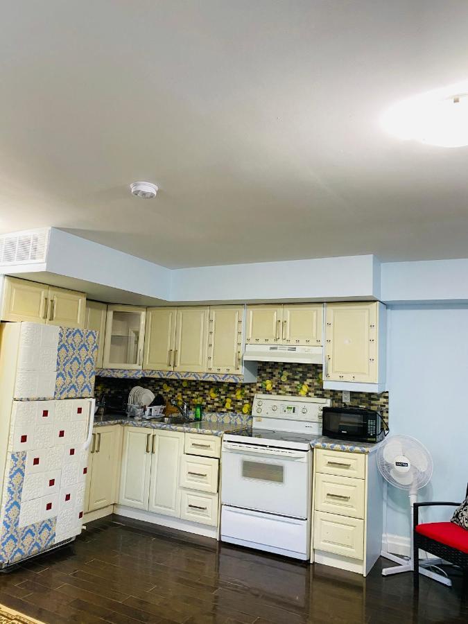 Lovely 3 Bedrooms Space Share Apartment Toronto