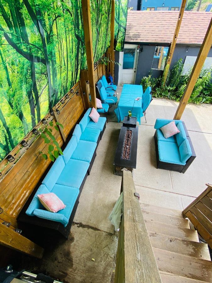 Signature 2 Bedrooms Apartment Space Share Toronto Apartment