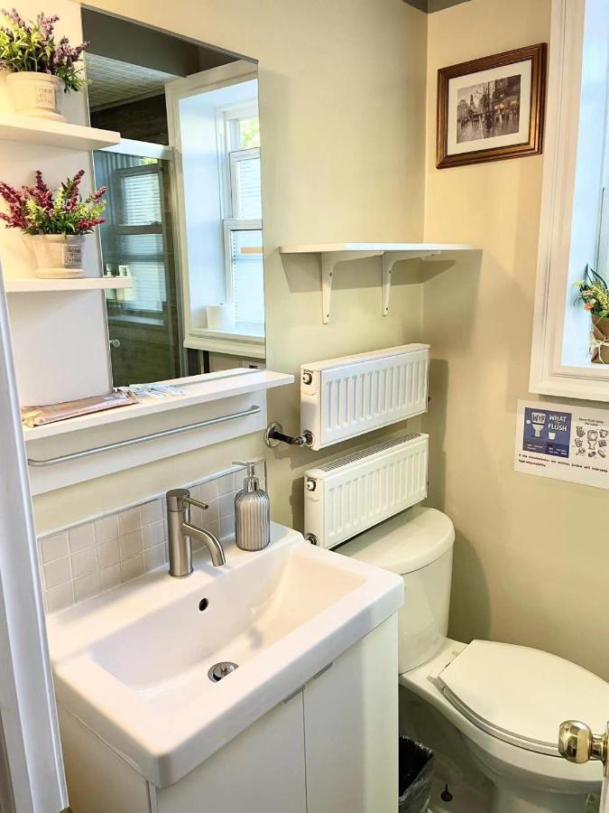 Perfect Home-private Washrooms,free Parking,high Speed Net * Toronto