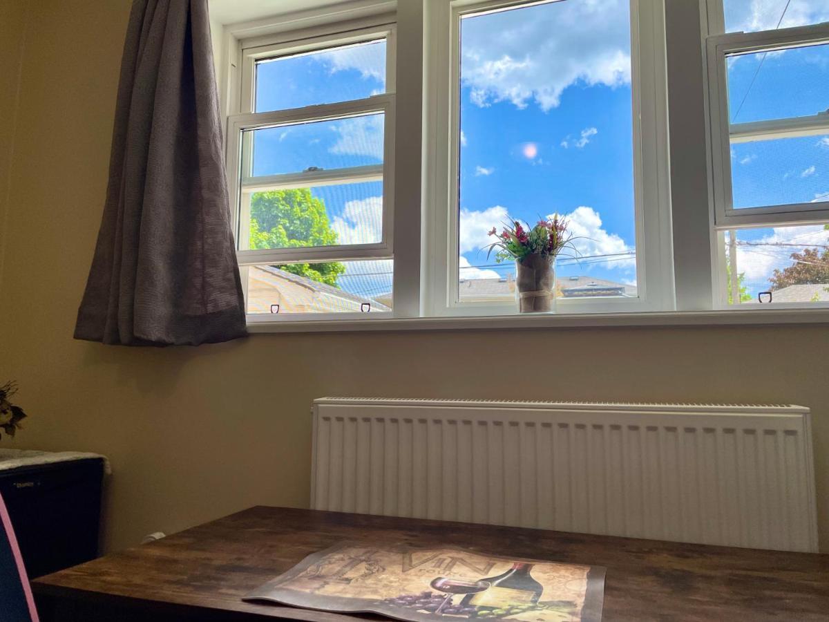 Perfect Home-private Washrooms,free Parking,high Speed Net