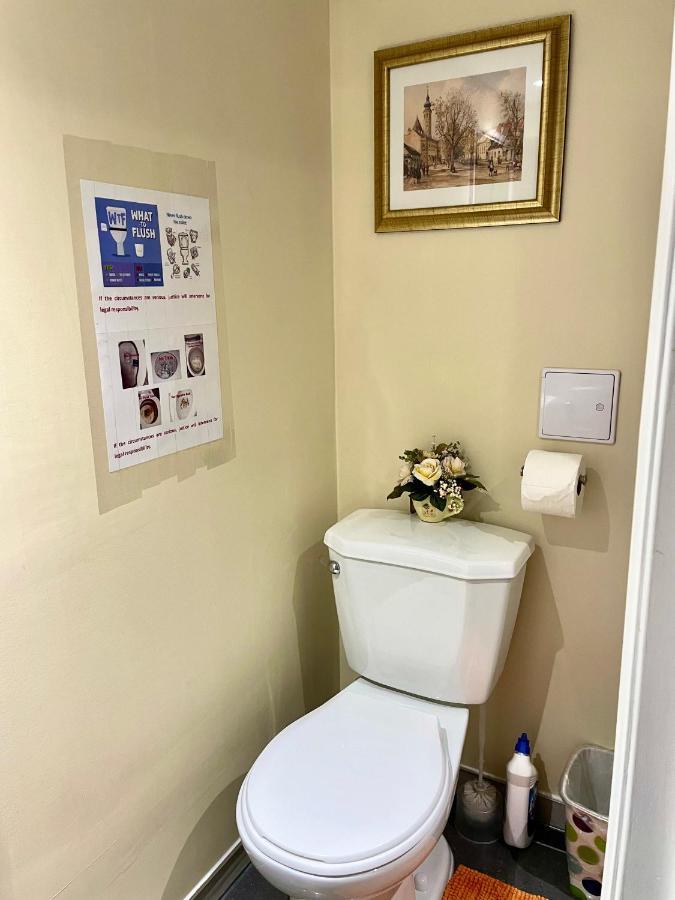 Perfect Home-private Washrooms,free Parking,high Speed Net Toronto
