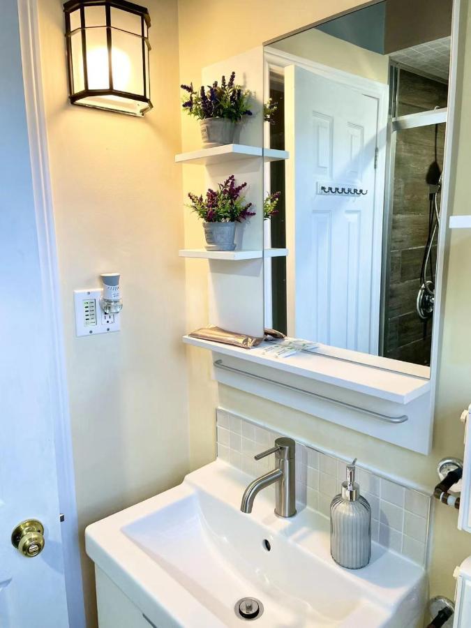 Perfect Home-private Washrooms,free Parking,high Speed Net Toronto