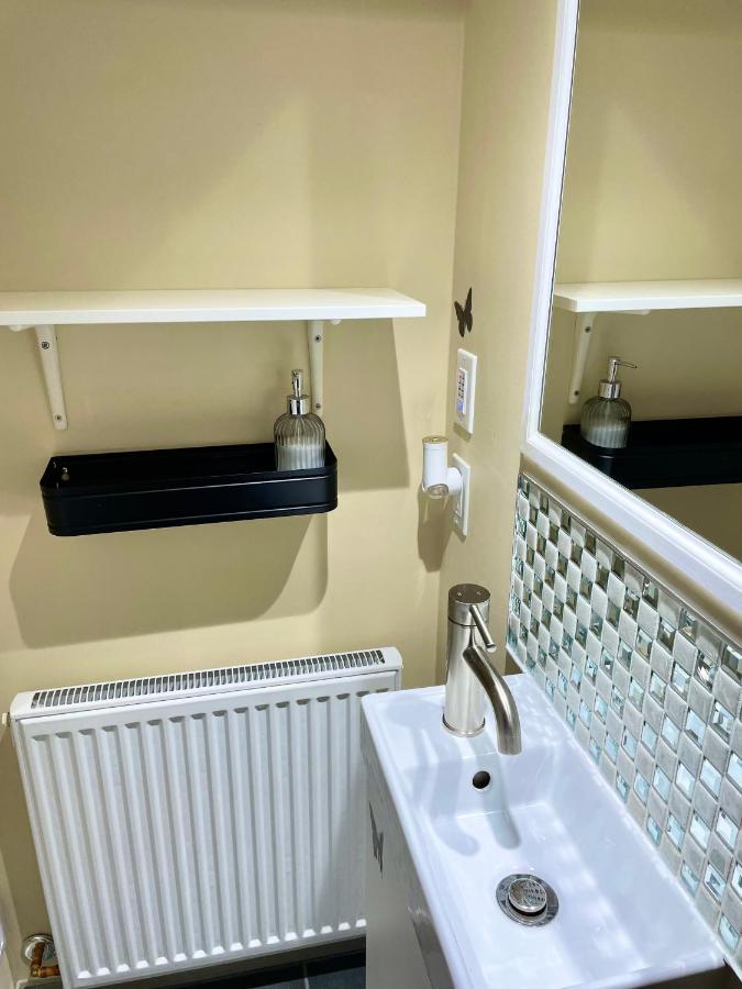 Perfect Home-private Washrooms,free Parking,high Speed Net Homestay Toronto