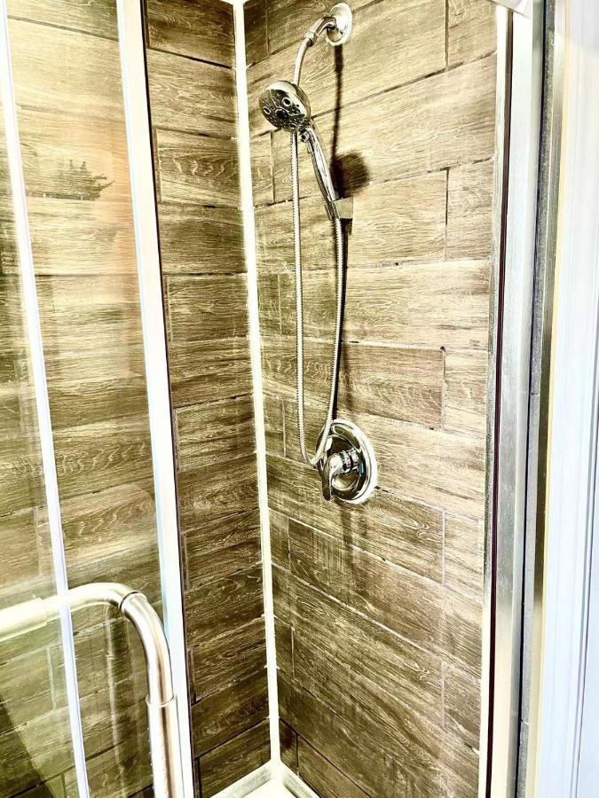 Perfect Home-private Washrooms,free Parking,high Speed Net Homestay Toronto