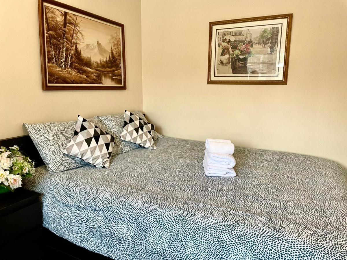 Perfect Home-private Washrooms,free Parking,high Speed Net * Toronto