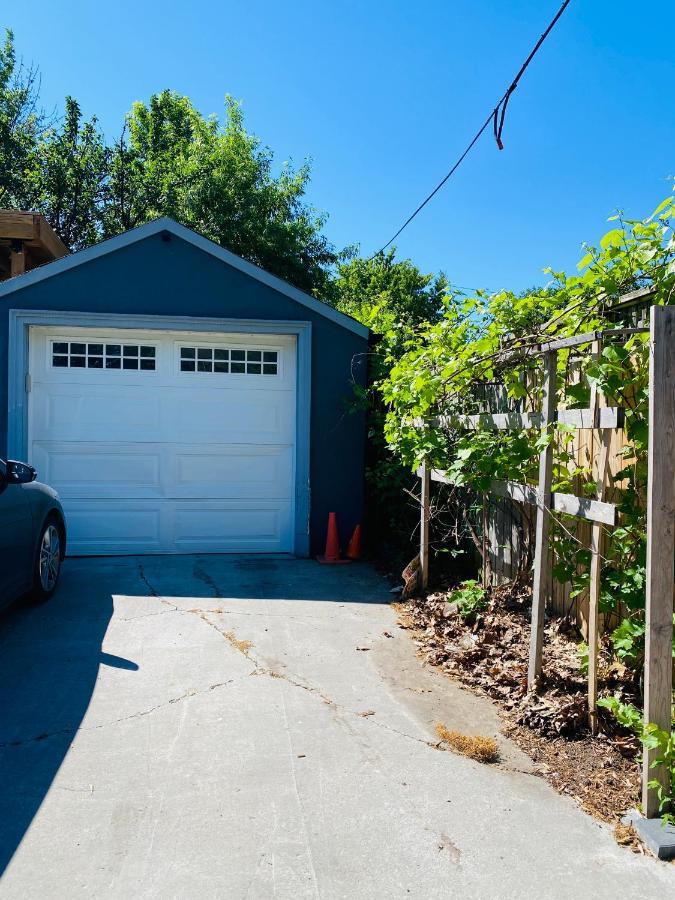 Lovely 3 Bedrooms Space Share Apartment *