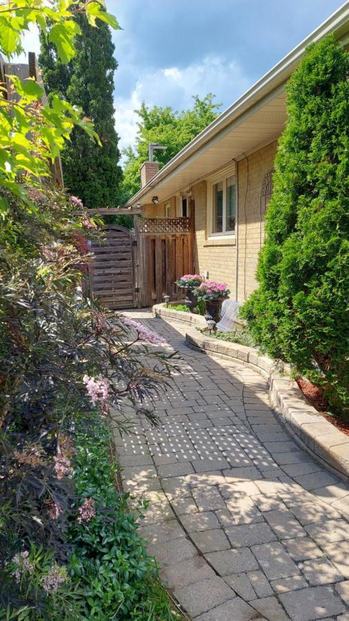 Apartment Private Close To Airport Pearson *