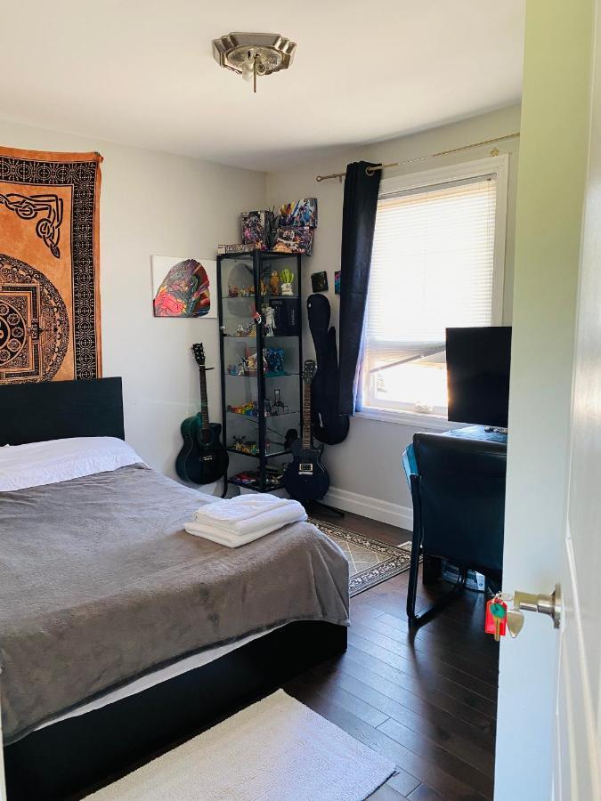 Lovely 3 Bedrooms Space Share Apartment *