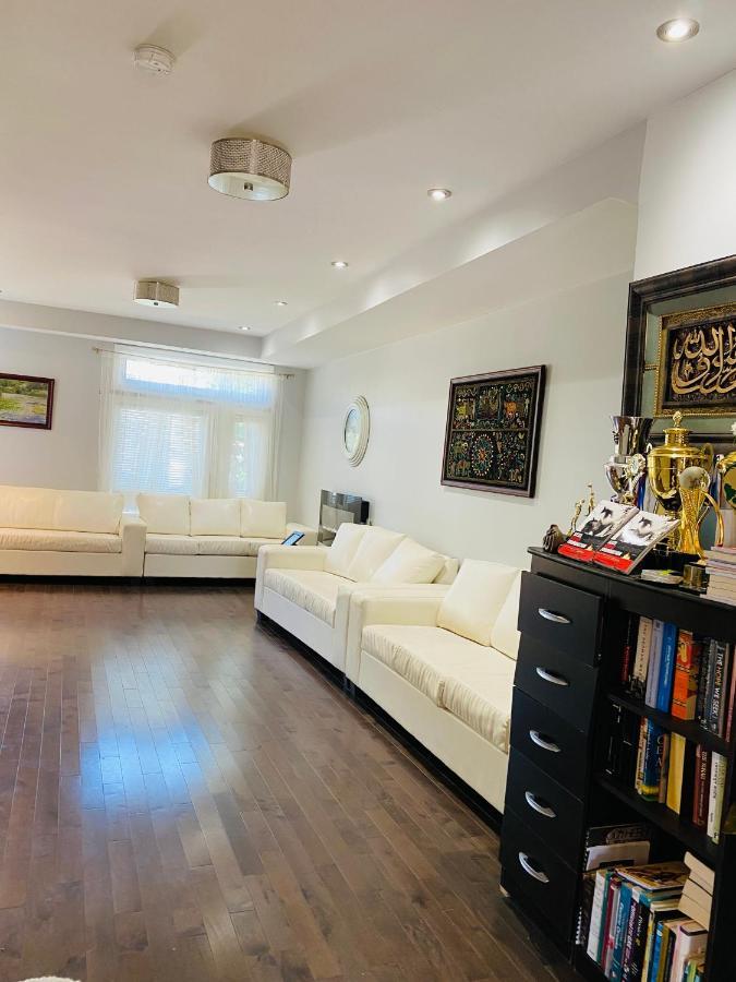 Apartment Signature 2 Bedrooms Apartment Space Share Toronto *