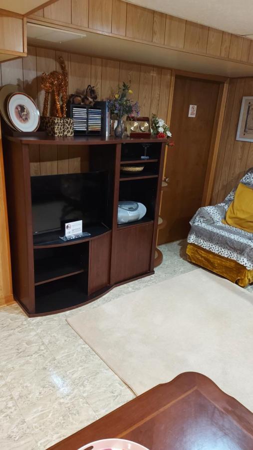 Private Close To Airport Pearson Apartment