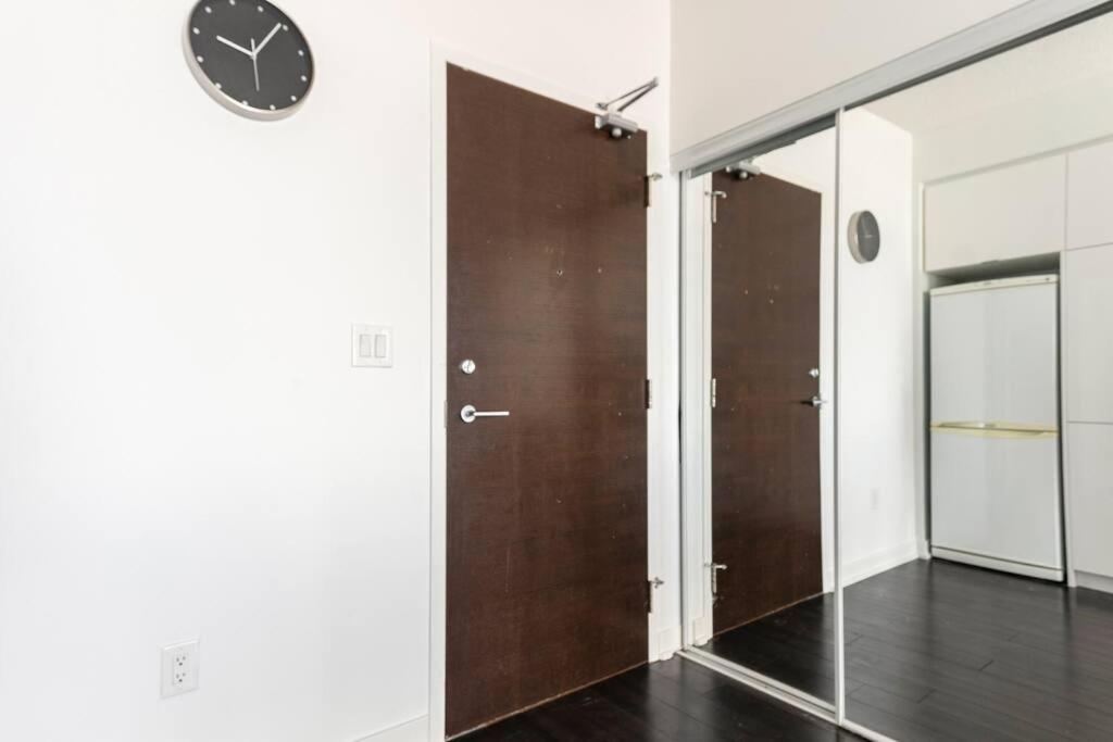 Luxury Downtown Lakeview & View Toronto