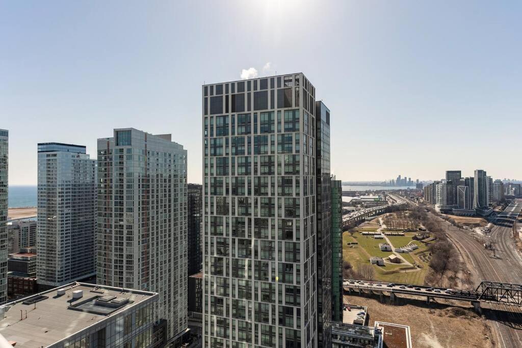 Luxury Downtown Lakeview & View Toronto