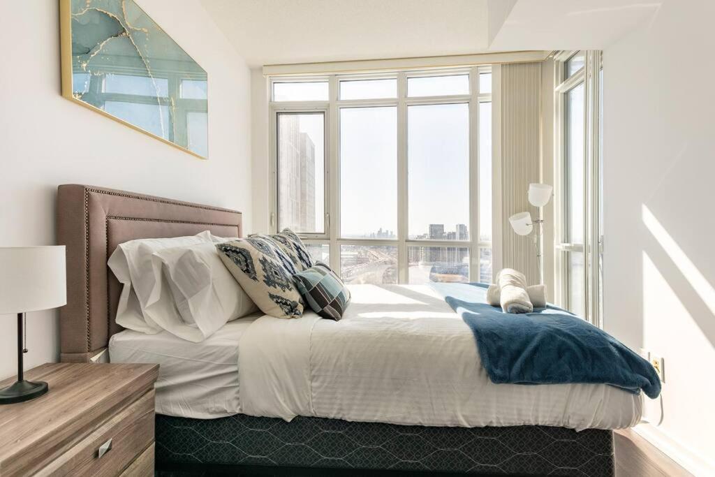 Luxury Downtown Lakeview & View Toronto