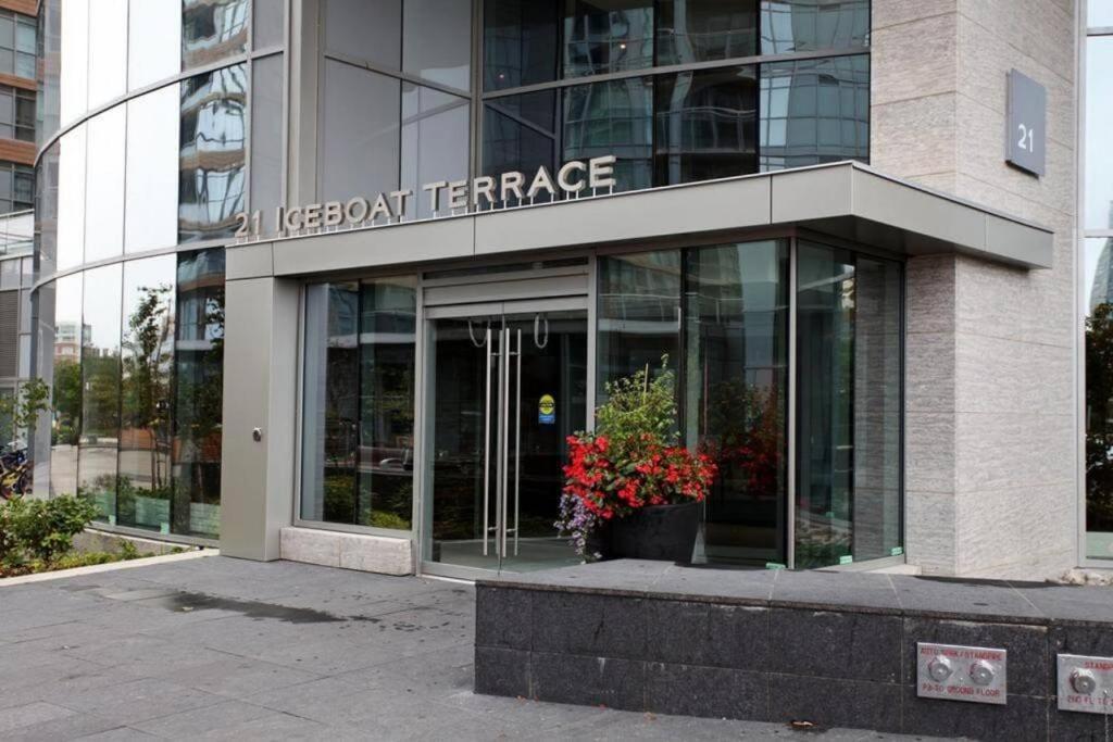Luxury Downtown Lakeview & View Apartment *