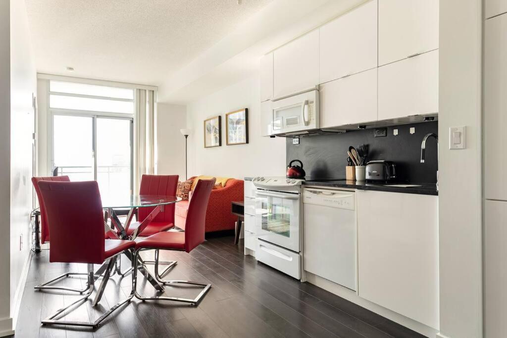 Luxury Downtown Lakeview & View Apartment *