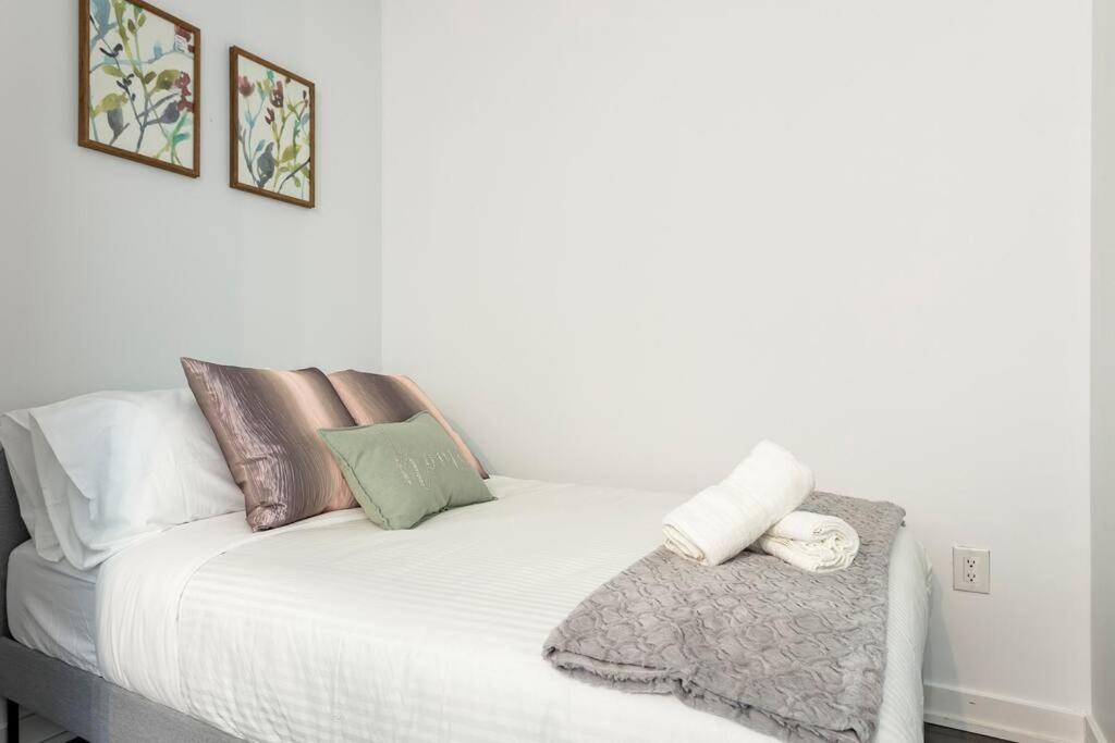Luxury Downtown Lakeview & View Apartment *
