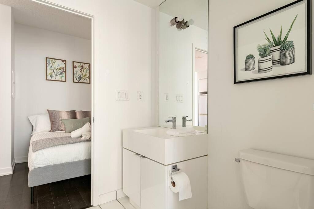 Luxury Downtown Lakeview & View Apartment *