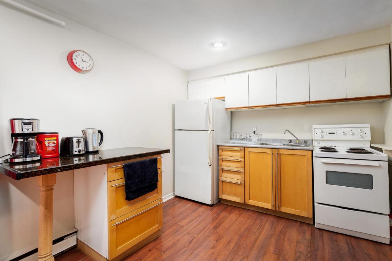 Guest house For Rent Beside U Of T