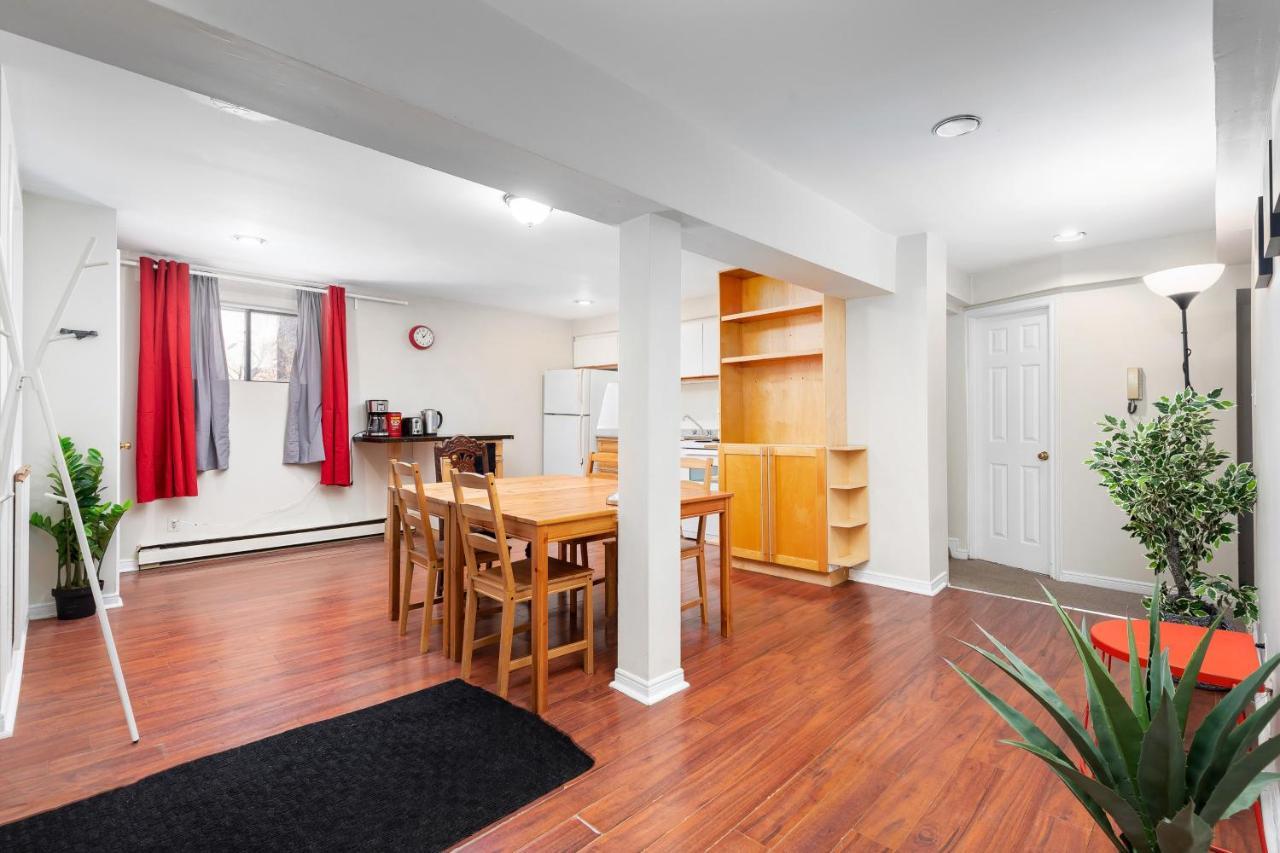 For Rent Beside U Of T Guest house Toronto