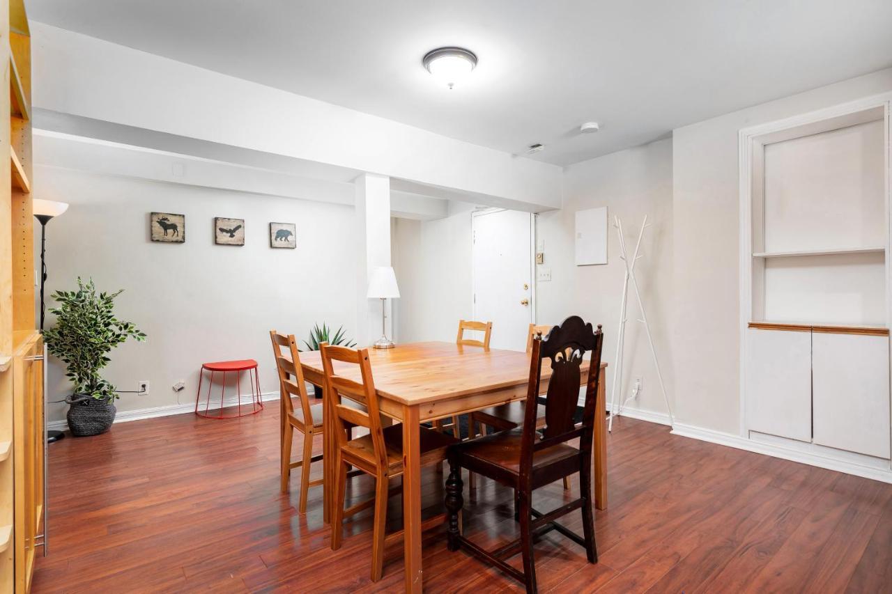 For Rent Beside U Of T Guest house *