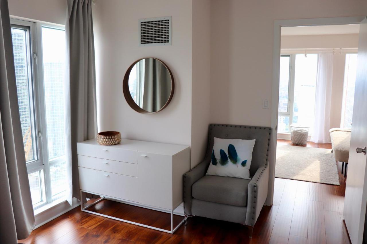 Apartment/2bedrooms/2 Full Bathrooms/free Parking * Toronto