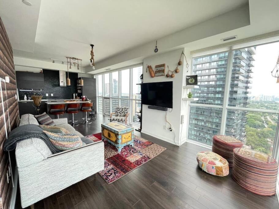 Cozy 2 Bedroom Boho North York Skyscraper *