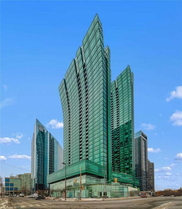 Cozy 2 Bedroom Boho North York Skyscraper *