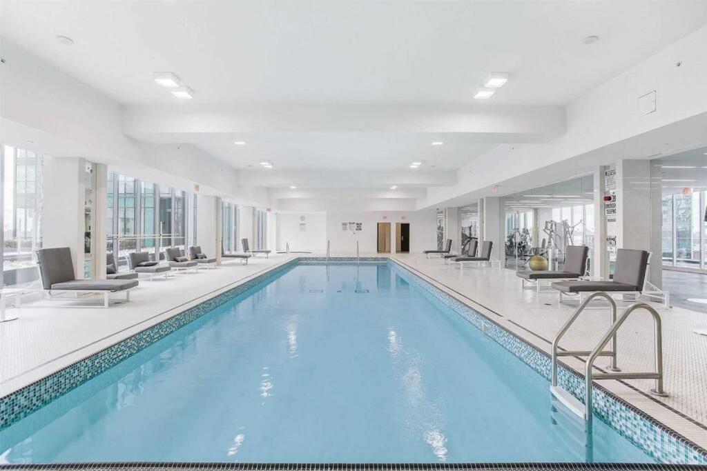 Cozy 2 Bedroom Boho North York Skyscraper Toronto