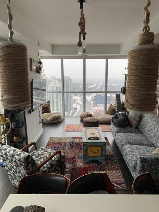 Cozy 2 Bedroom Boho North York Skyscraper Apartment *