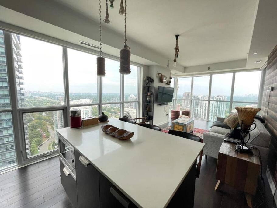 Cozy 2 Bedroom Boho North York Skyscraper Toronto