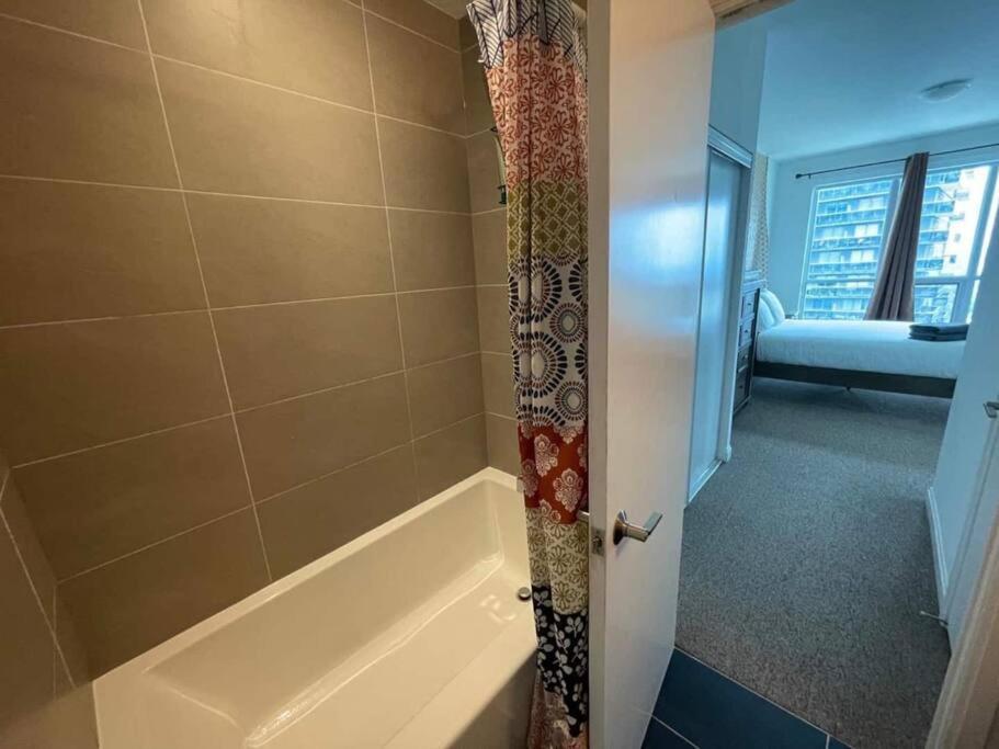 Cozy 2 Bedroom Boho North York Skyscraper Apartment Toronto
