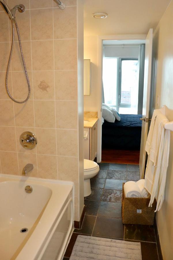 Apartment/2bedrooms/2 Full Bathrooms/free Parking Apartment