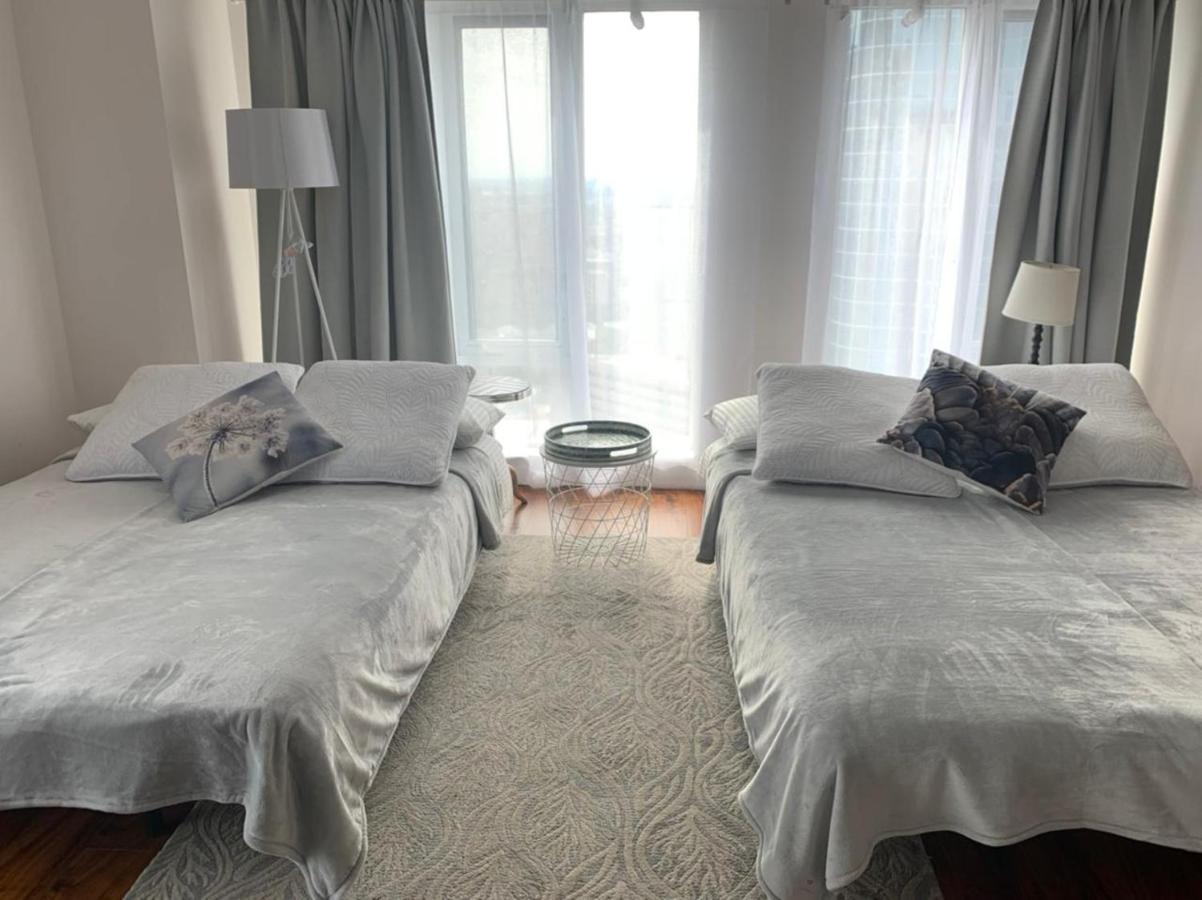 Apartment/2bedrooms/2 Full Bathrooms/free Parking Apartment Toronto