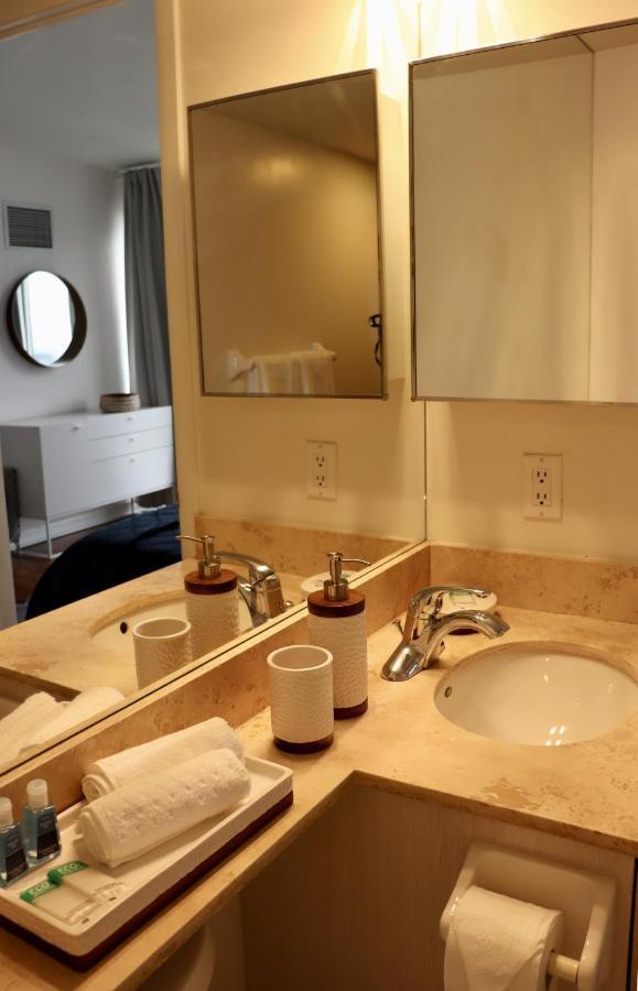 Apartment Apartment/2bedrooms/2 Full Bathrooms/free Parking Toronto