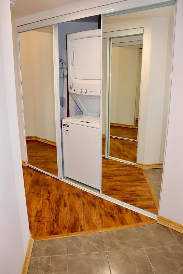 Apartment Apartment/2bedrooms/2 Full Bathrooms/free Parking Toronto