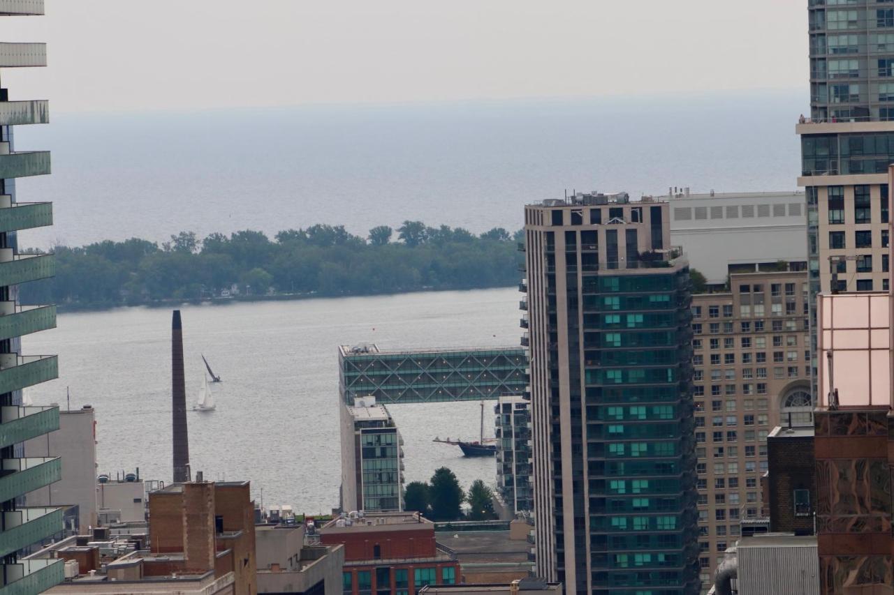 Apartment/2bedrooms/2 Full Bathrooms/free Parking Toronto