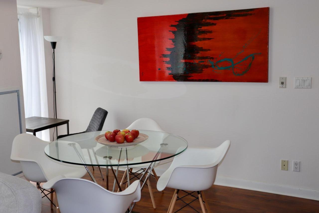 Apartment/2bedrooms/2 Full Bathrooms/free Parking *