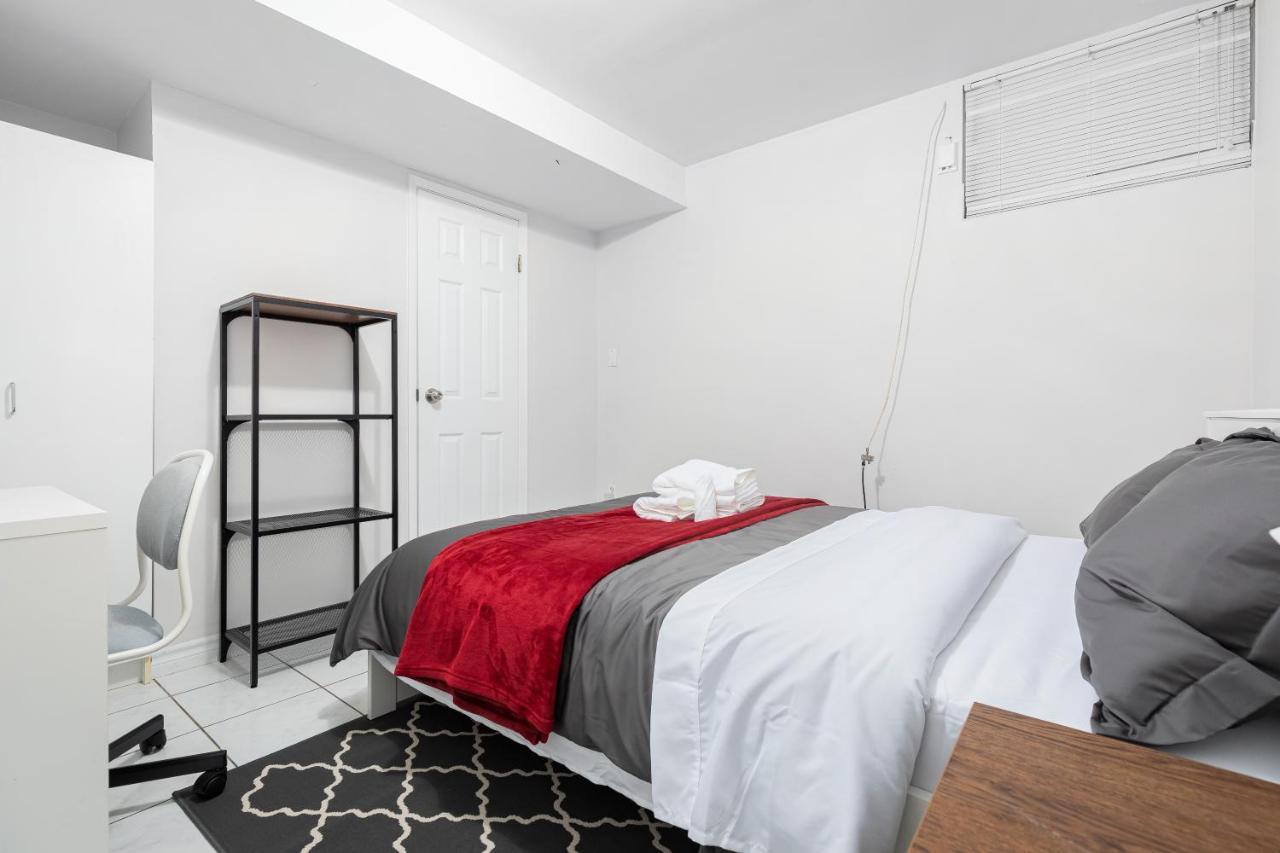 For Rent Beside U Of T Guest house *