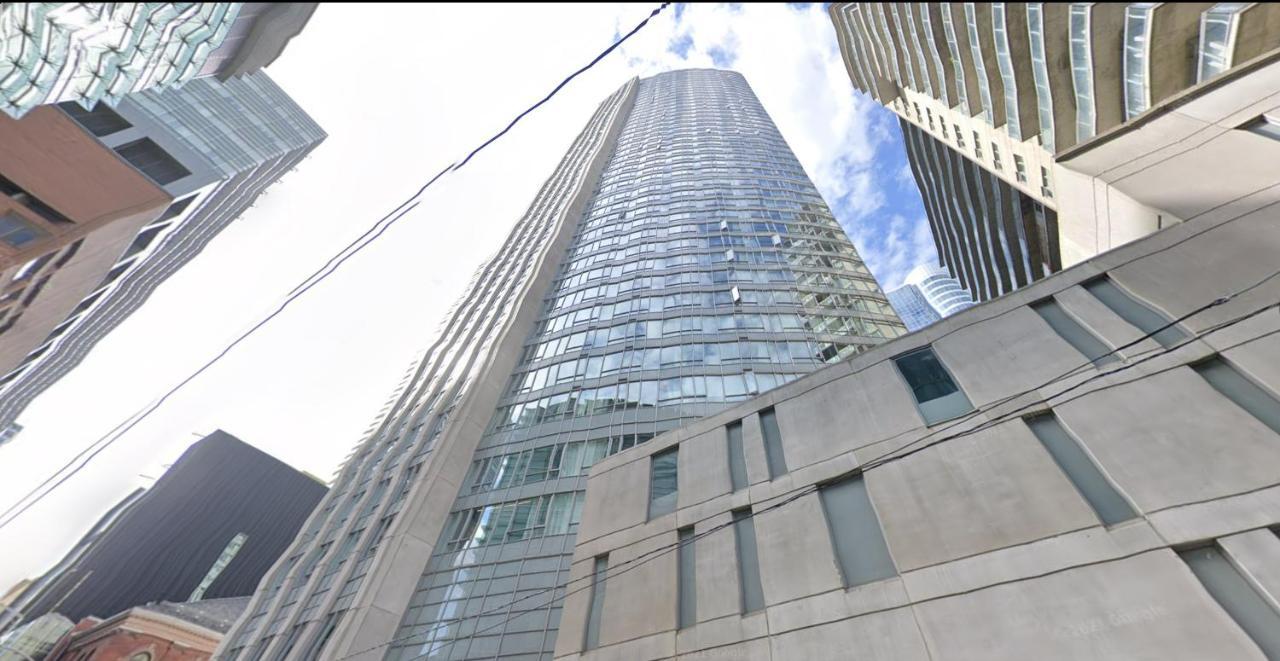 Apartment/2bedrooms/2 Full Bathrooms/free Parking Toronto