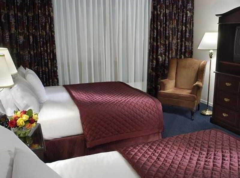 Hotel Delta By Marriott Airport & Conference Centre 4*