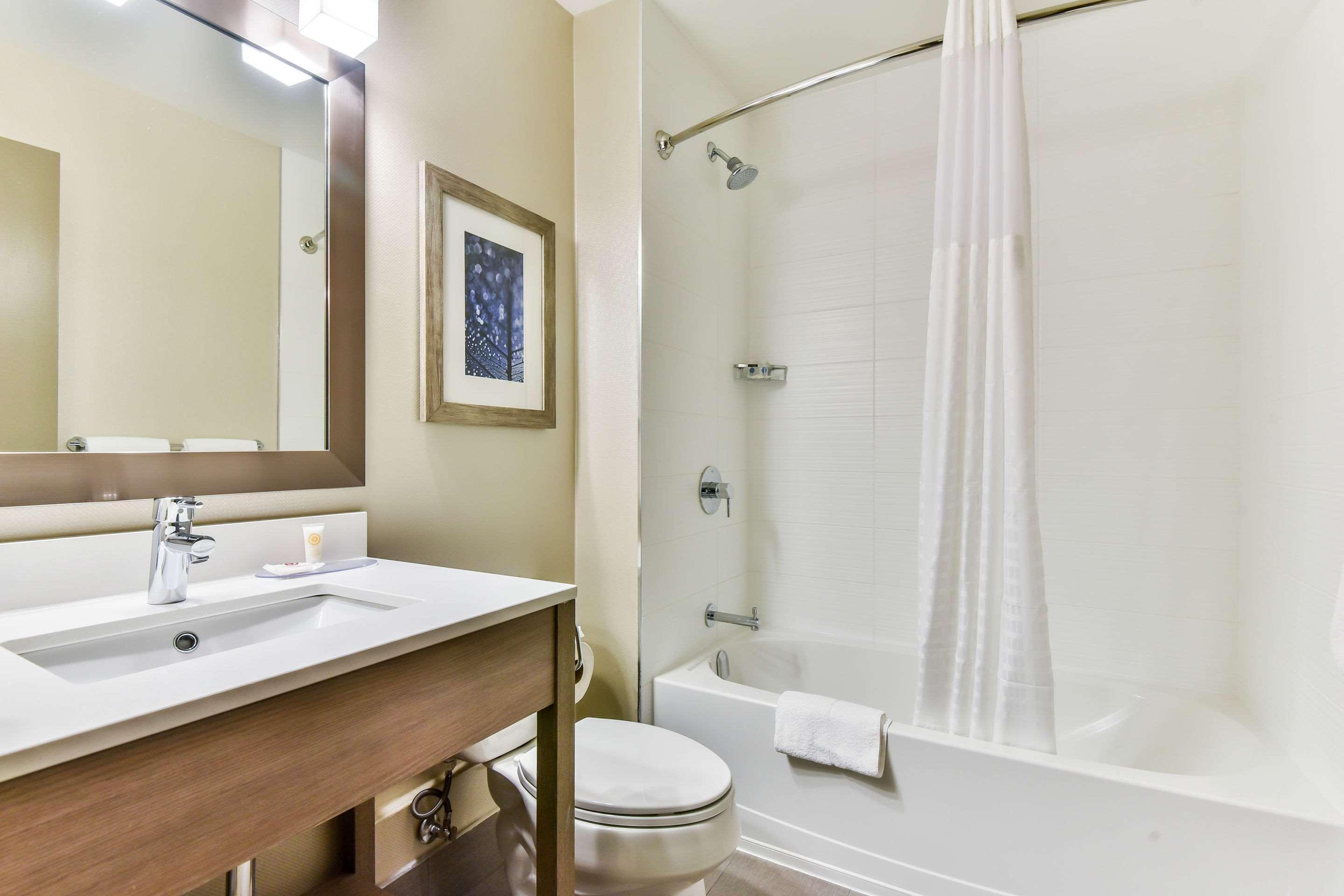 Hotel Comfort Airport North Toronto