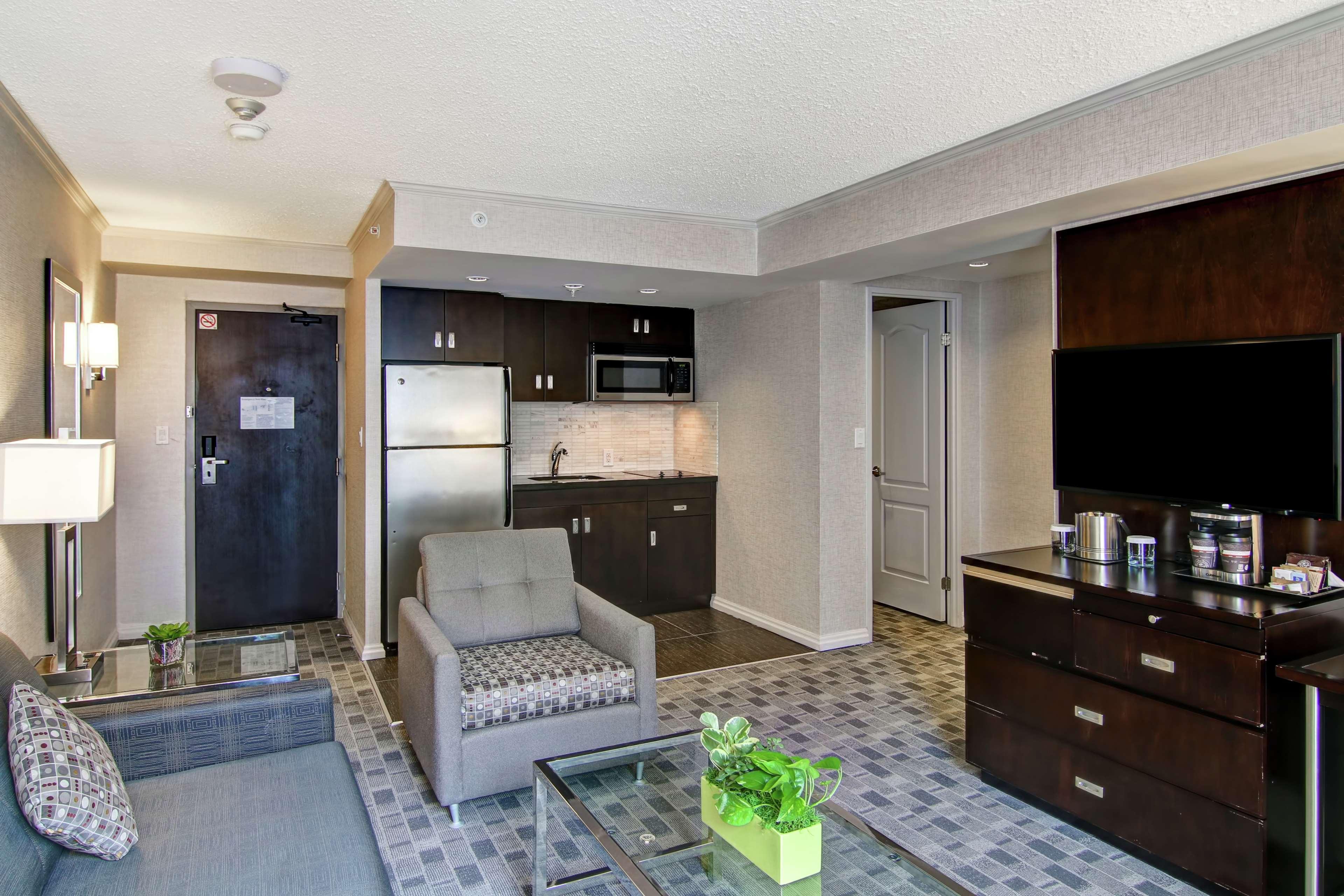 Doubletree By Hilton Downtown Toronto