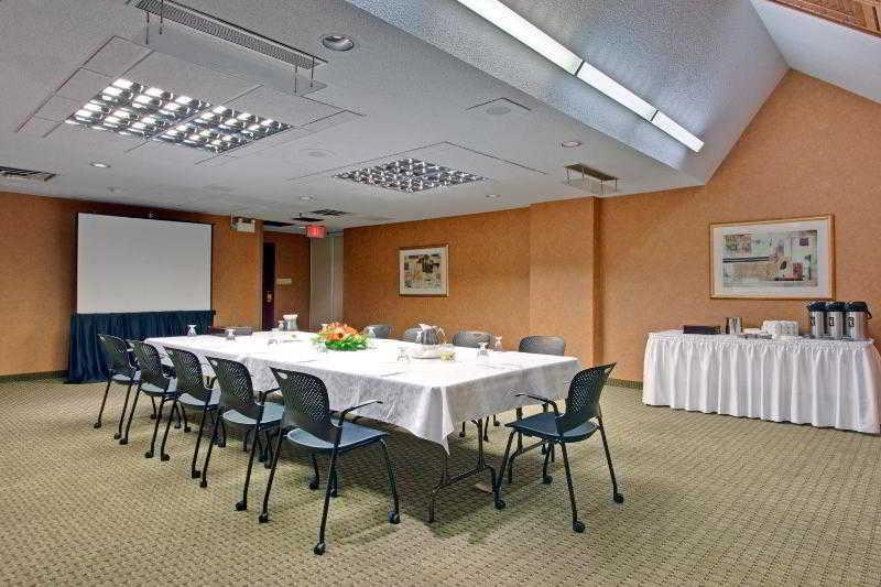 Crowne Plaza Airport By Ihg 4*
