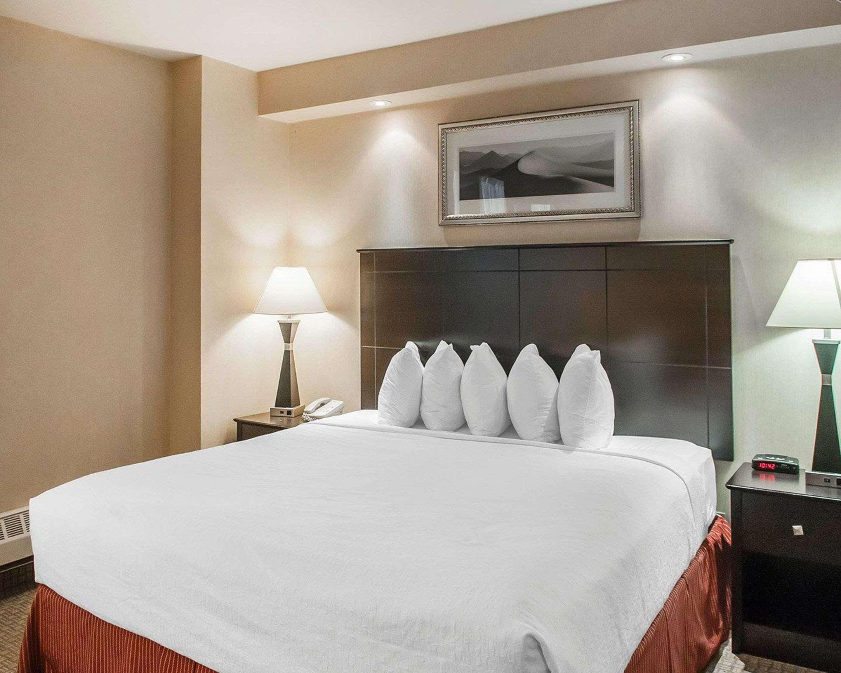 Econo & Downtown Hotel 2*