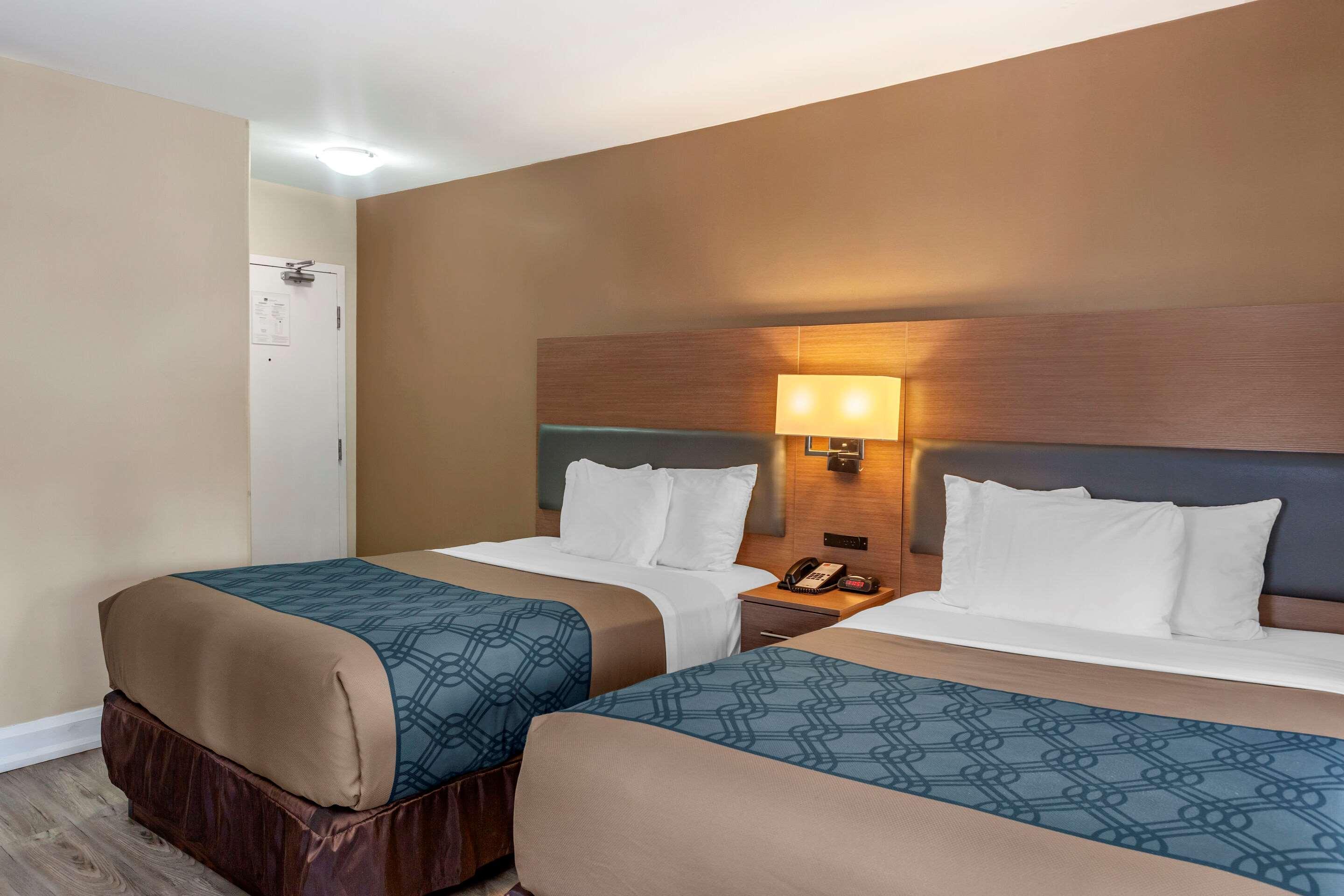 Hotel Econo & Downtown 2*
