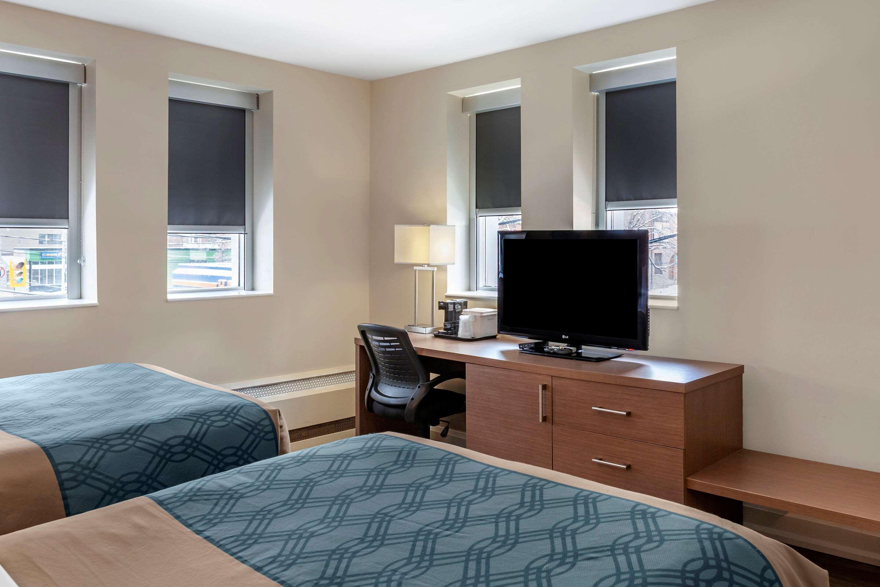 Econo & Downtown Hotel 2*