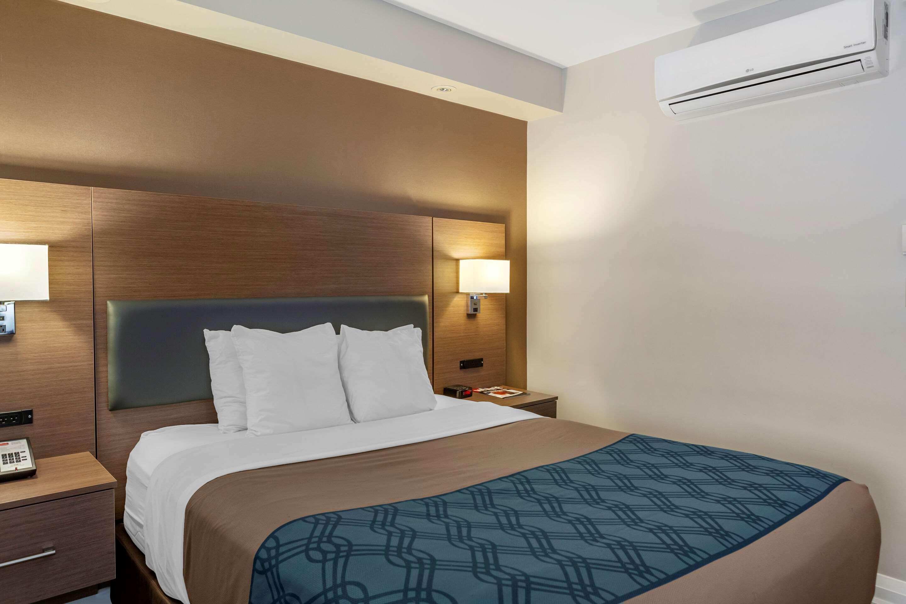 Hotel Econo & Downtown Toronto