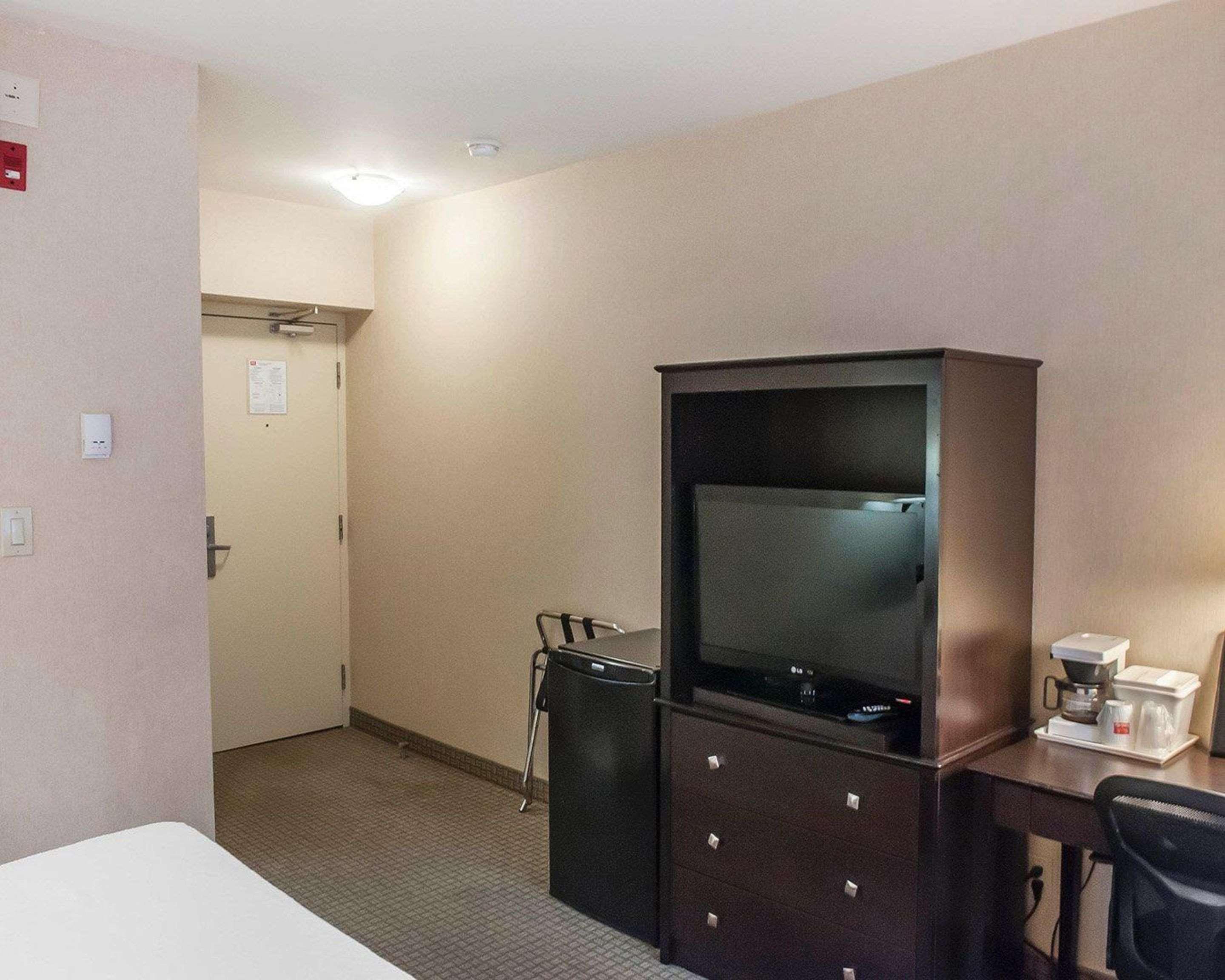 Econo & Downtown Hotel 2*